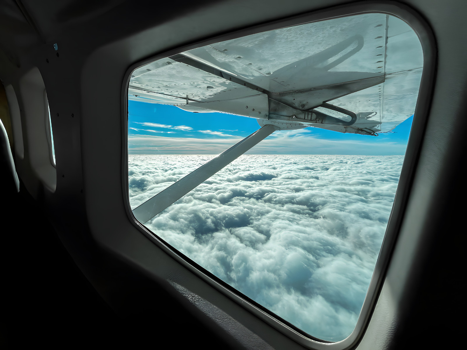 Nubes vistas desde la ventanilla de un avión